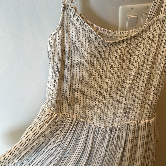 Old Navy dress - Picture 3 of 4